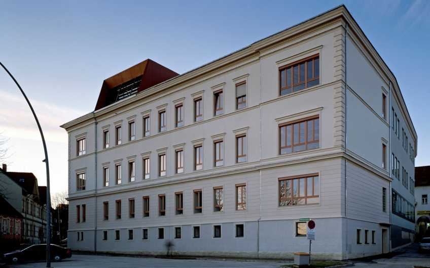 Schulgebäude am Kernstockplatz